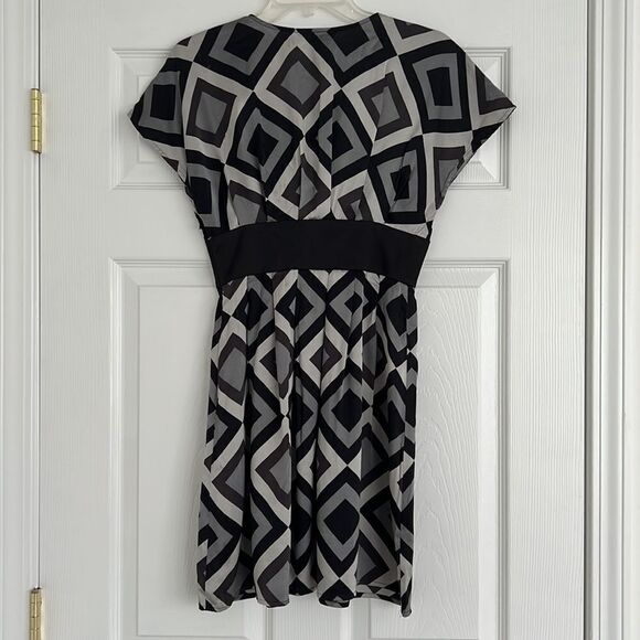 Express 95% silk mini summer black gray dress Sz XS - Picture 9 of 9